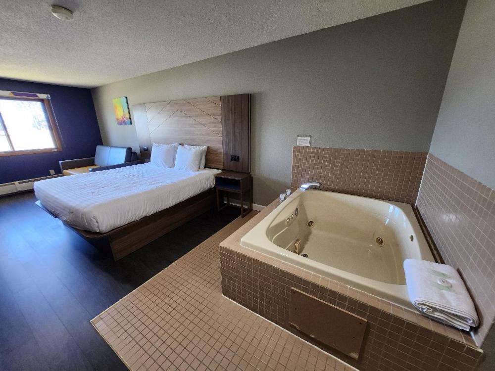 Super 8 By Wyndham Hayward Wi Motel ภายนอก รูปภาพ