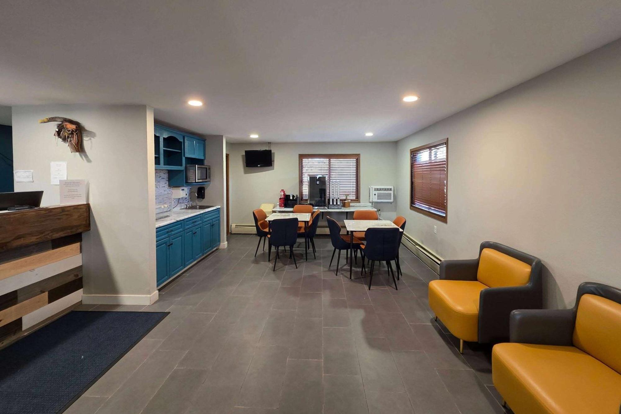 Super 8 By Wyndham Hayward Wi Motel ภายนอก รูปภาพ
